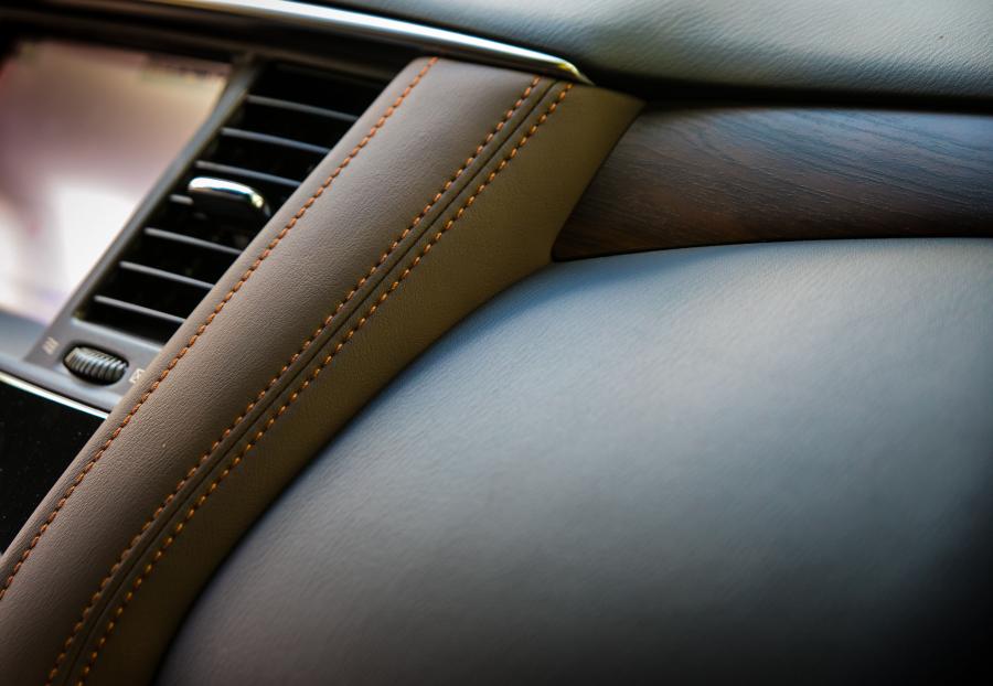 Детали интерьера Nissan Armada Platinum Reserve 2017 года  (фото 15 из 18)